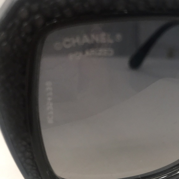 Fabulous Chanel polarized shades! Black and gold perfection! - Picture 7 of 10
